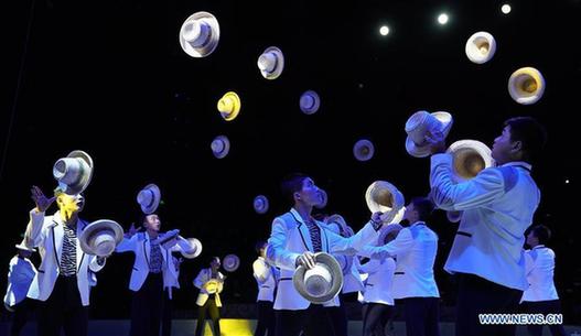 Top acrobats compete in Penglai