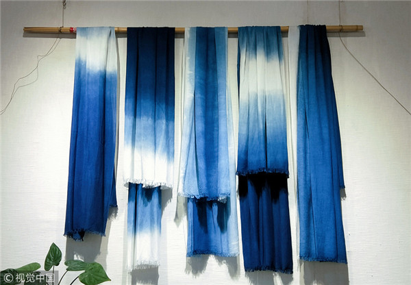 Student opens dye studio to reduce financial burden of parents