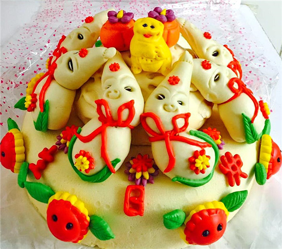 Steamed bun packed with good wishes