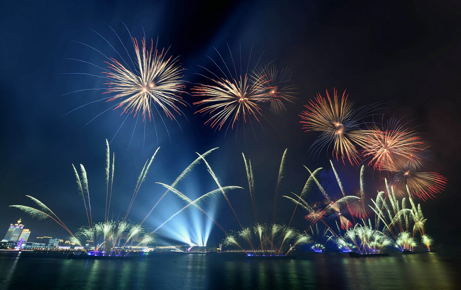 City's sea, skyscrapers set stage for 'dreamlike' gala