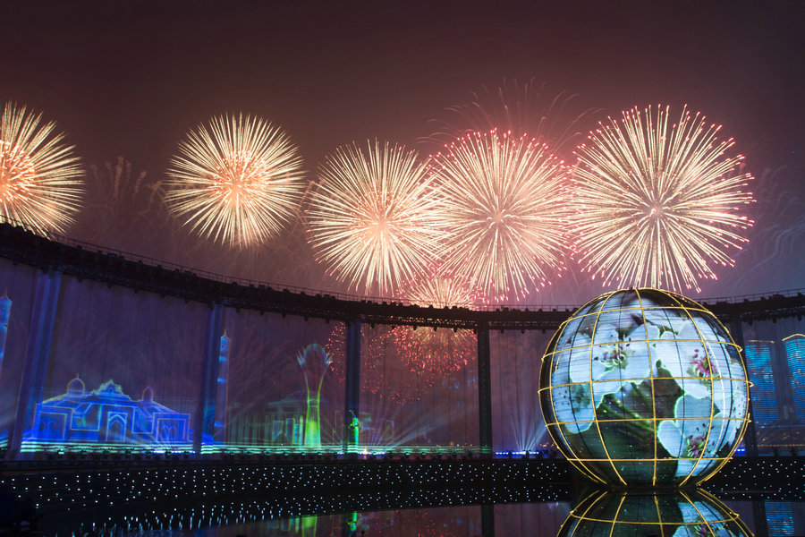 City's sea, skyscrapers set stage for 'dreamlike' gala