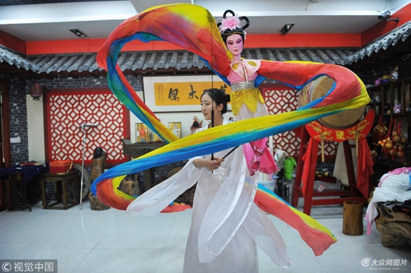 In pics: Laixi continues puppet legacy