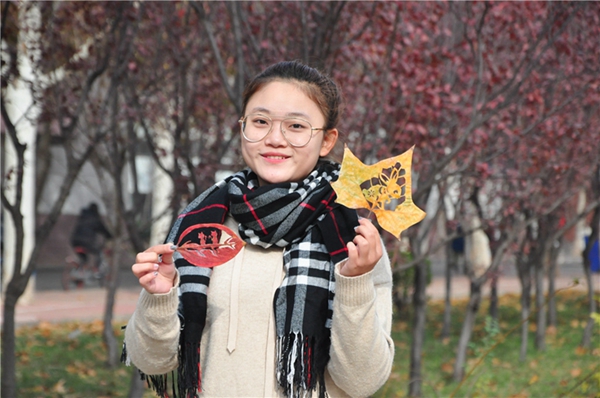 Carving on fallen leaves