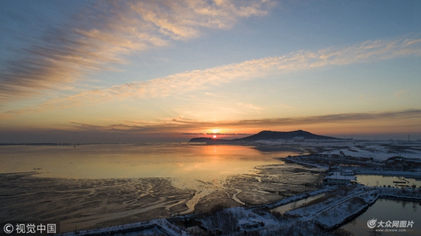 In pics: beautiful sunrise at Swan Lake in Rongcheng