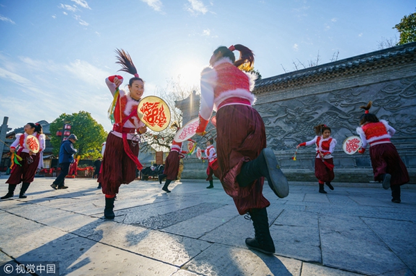 Temple fair dazzles Taierzhuang ancient town
