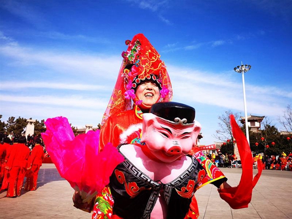 Folk performance staged in Yinan county