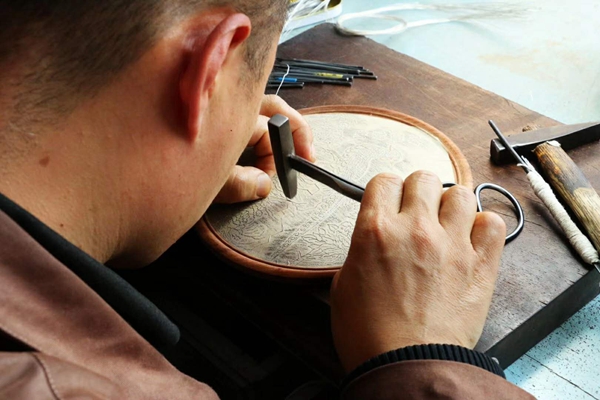 Discover redwood inlay silver lacquer ware in Weifang