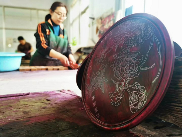 Discover redwood inlay silver lacquer ware in Weifang