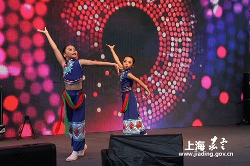 New shopping mall opens in Jiading