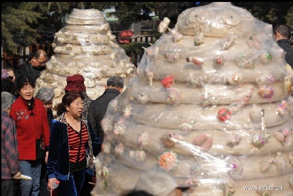 Huge steamed breads on show in Shanxi