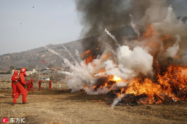 Large-scale emergency rescue drill held in East China