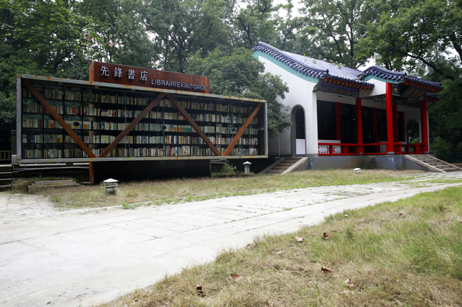 Pages of Qian Xiaohua's life through his bookstores