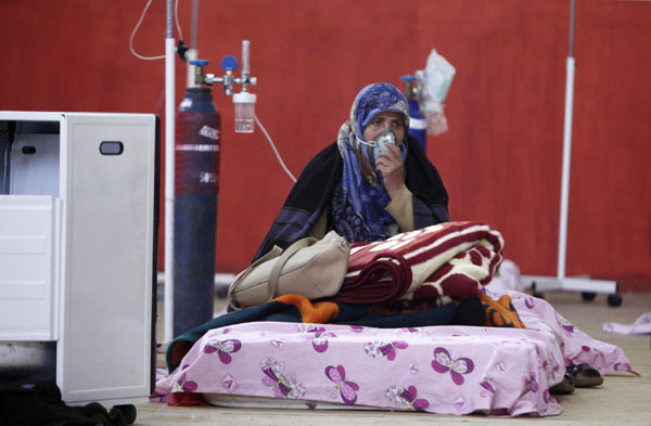 An earthquake survivor rests in a field hospital in the eastern Turkish town of Ercis Oct 26, 2011. Turkey clung to hopes on Wednesday of finding survivors under rubble three days after a powerful earthquake killed at least 459 people, and the government finally requested foreign help to shelter thousands of homeless families. Turkey struggles to shelter people after quake