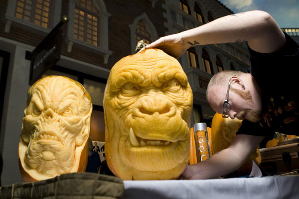 Artist Andy Bergholtz arranges his pumpkin sculpture during an exhibition in the Grand Canal Shoppes at The Venetian hotel-casino in Las Vegas, Nevada Oct 26, 2011. The pumpkins will be displayed at Heidi Klum's Halloween party and other Halloween events at the TAO and LAVO nightclubs in Las Vegas. Pumpkins make faces as Halloween comes