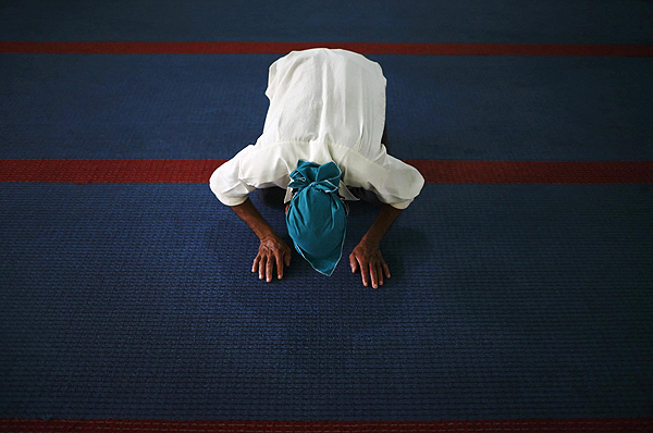 A Nepalese Muslim man offers Friday prayers during the Muslim holy month of Ramadan in Kathmandu July 12, 2013. Muslim offer Friday prayers during Ramadan
