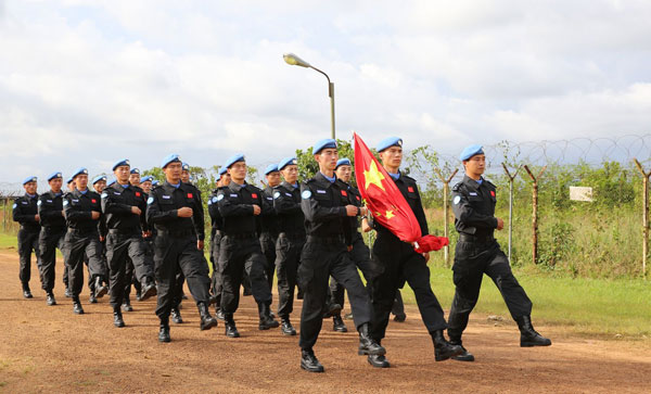 Chinese riot police team arrives at Liberia