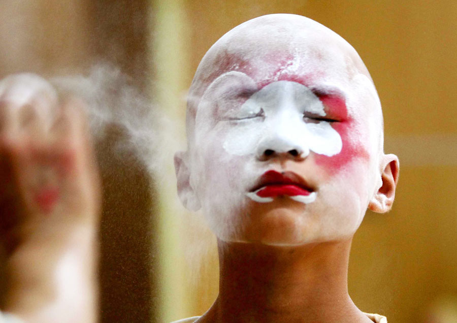 Qin Can, a 9-year-old from Xi'an, Shaanxi province, has studied Peking Opera for five years. Resounding through the ages