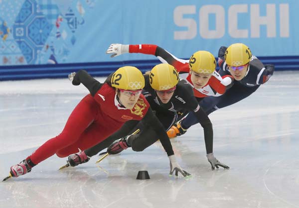 China's Liu Qiuhong leads during a women's 1,500 metres short track speed skating heat event at the Iceberg Skating Palace during the 2014 Sochi Winter Olympics, Feb 15, 2014. Liu ousted from women's 1,000m short track 1st round