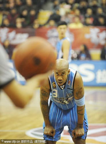 Beijing Ducks defeated Jiangsu Dragons 109-98 on road to extend the winning streak to 10 at the Chinese Basketball Association (CBA) league on Sunday. Beijing Ducks clinches 10th straight victory