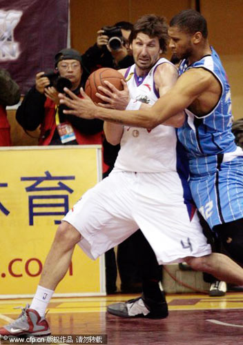Beijing Ducks defeated Jiangsu Dragons 109-98 on road to extend the winning streak to 10 at the Chinese Basketball Association (CBA) league on Sunday. Beijing Ducks clinches 10th straight victory
