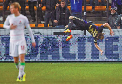 Paris Saint Germain may or may not end up offering David Beckham a spell in the twilight of his career, but the former England star will not find any Europa League fare on his menu after the capital club were eliminated on Wednesday. PSG, Fulham dumped out of Europa League