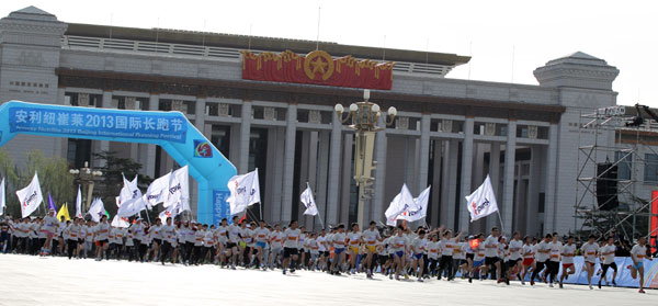 The 2013 Beijing International Running Festival starts from the Tiananmen Square in Beijing, on April 14, 2013. Beijing running festival attracts Ye Shiwen and 20,000 runners