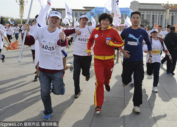 Chinese swimming star Ye Shiwen, center, takes part in the 2013 Beijing International Running Festival, on April 14, 2013. Beijing running festival attracts Ye Shiwen and 20,000 runners