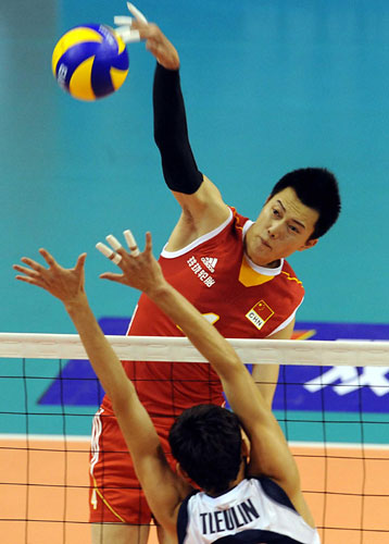 Zhang Chen of China spikes against Kazakhstan during the 2013 China International Men's Volleyball Tournament in Luohe, Henan province, May 21, 2013. China defeats Kazakhstan at men's volleyball tournament