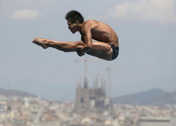 China's Sun Zhiyi performs a dive at the men's 1m springboard final during the World Swimming Championships at the Montjuic municipal pool in Barcelona, July 22, 2013. China wins one more gold at World Championships