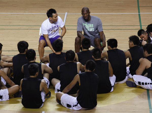 Los Angeles Lakers NBA star Kobe Byrant talks about his injury as he attends a basketball clinic in the southern Chinese city of Shenzhen August 4, 2013. Kobe Byrant meets fans in Shenzhen