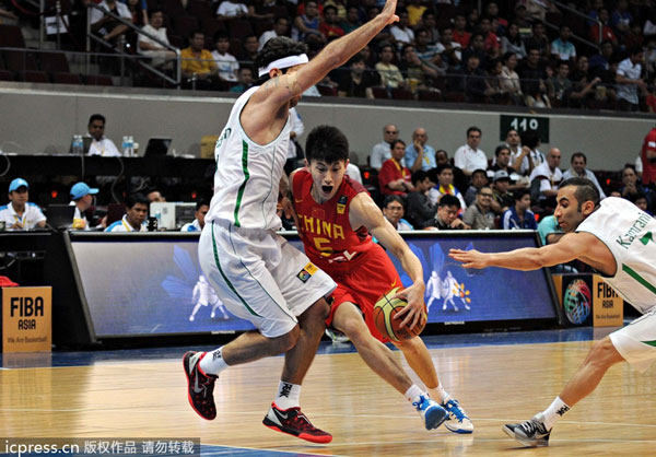 China's Liu Xiaoyu, center, moves the ball during their preliminary round match of the FIBA Asia Championship in Pasay city, Metro Manila, Philippines, Aug 3, 2013. A game Chinese hoopsters are bound to lose