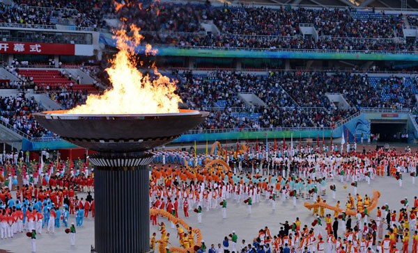 The cauldron is lit during the opening ceremony of the 12th Chinese National Games in Shenyang, Northeast China's Liaoning province, Aug 31, 2013. Games start is grand, without grandstanding