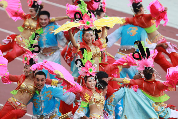 Sports and art events showcase Liaoning province's culture before the 12th National Games' opening ceremony in Shenyang on Saturday. Games start is grand, without grandstanding