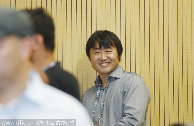 Li Na waves good-bye to hometown fans