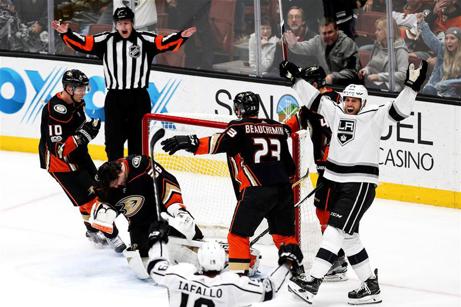 Los Angeles Kings beats Anaheim Ducks 4-3 in NHL hockey game