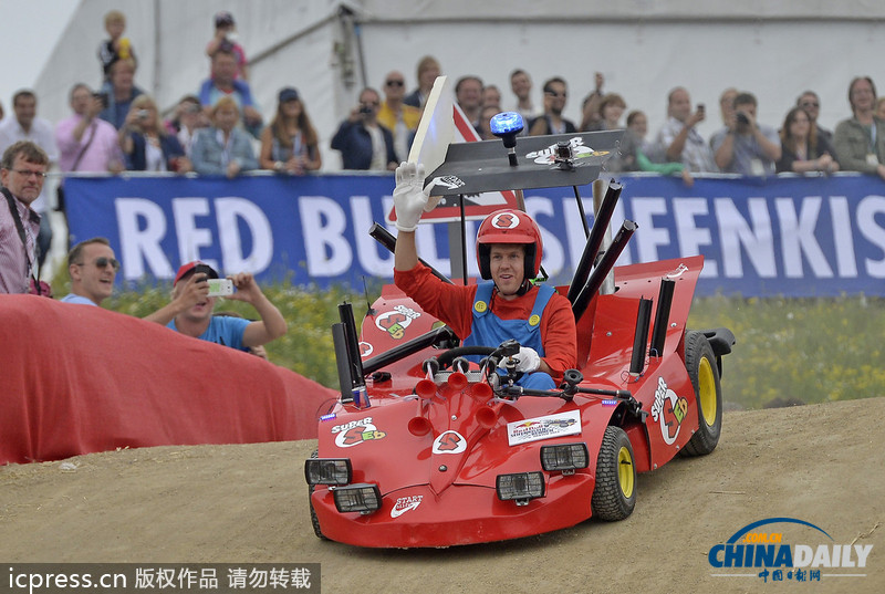 維特爾體驗(yàn)肥皂盒賽車 扮成超級(jí)瑪麗其樂(lè)無(wú)窮