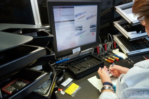 世界上最奢侈手機(jī)是怎樣煉成的(組圖)