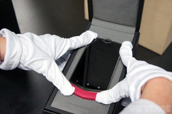 世界上最奢侈手機是怎樣煉成的(組圖)