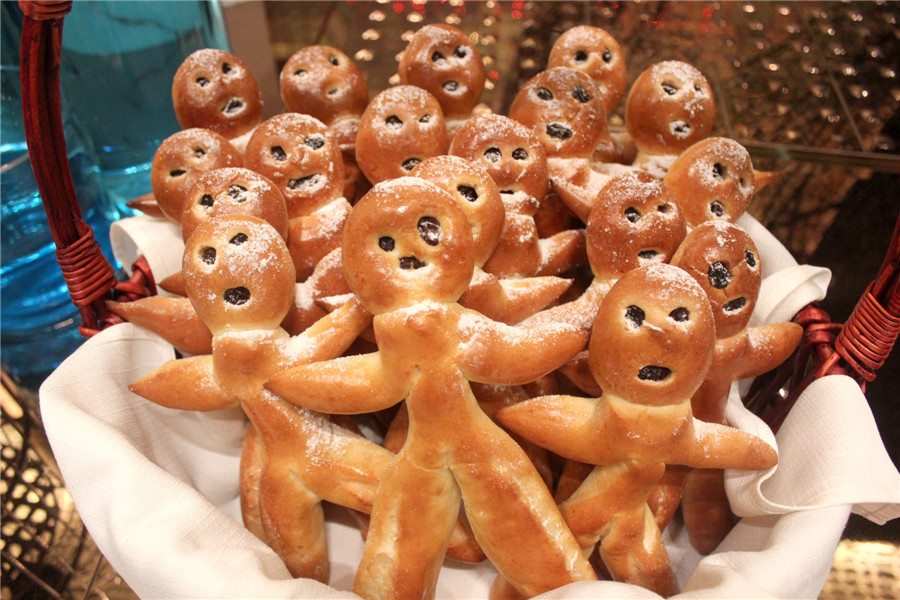 Beijing gets into Christmas spirit with illuminated trees, carols and the smell of cinnamon