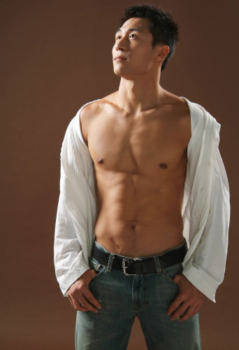 易建聯(lián)潮人裝觀戰(zhàn) 體壇潮男劉翔雷人