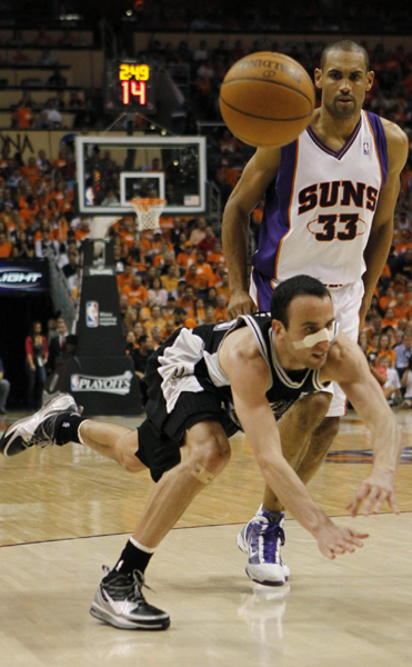 NBA：納什狂砍33分 太陽(yáng)主場(chǎng)擊退馬刺1:0領(lǐng)先