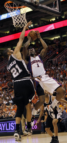 NBA：納什狂砍33分 太陽主場擊退馬刺1:0領(lǐng)先