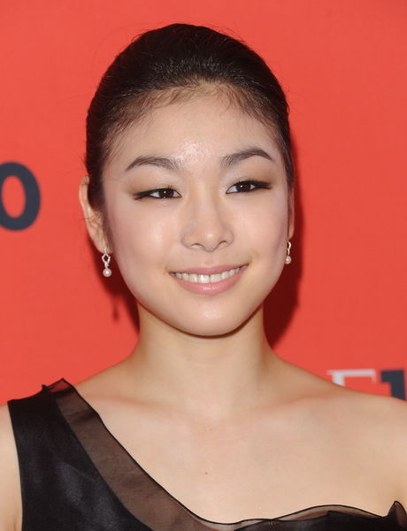 《時代》最具影響力百人頒獎禮 金妍兒驚艷單肩黑禮服