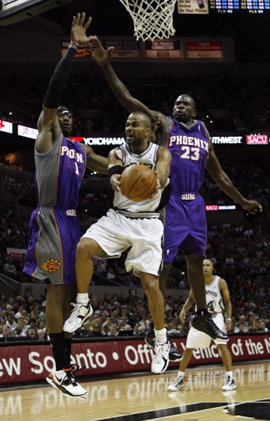 NBA:“獨(dú)眼”納什帶太陽率先晉級(jí) 馬刺被0:4橫掃