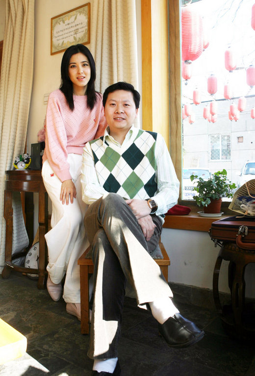 男人裝女星曾黎會客吉新鵬 搭檔奧運冠軍拍寫真