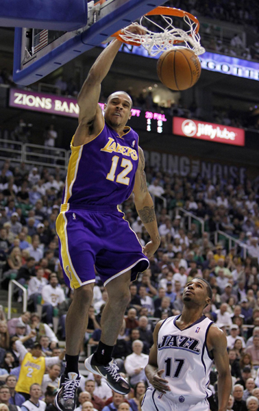 NBA：科比32分 湖人4:0橫掃爵士會(huì)師太陽(yáng)