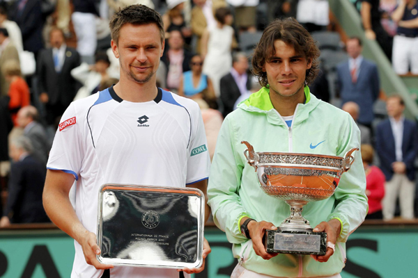 法網(wǎng)：納達爾直落三盤輕取索德林 五捧火槍手杯