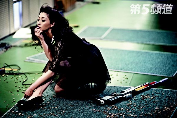 殷桃變“殺手” 舉槍射擊冷艷無比