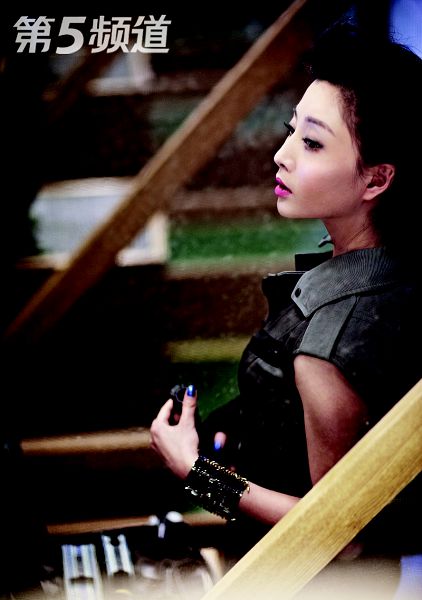 殷桃變“殺手” 舉槍射擊冷艷無比