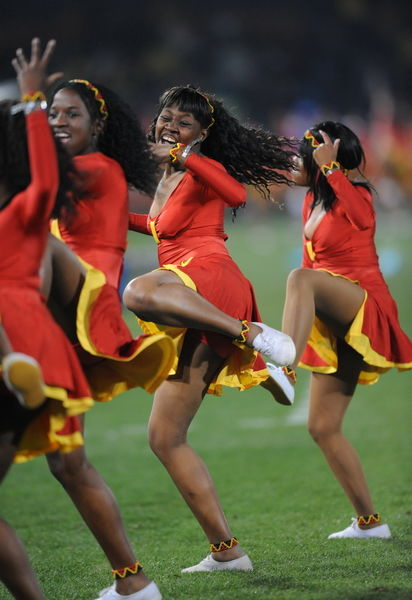 揭秘南非世界杯最靚風(fēng)景線：土著美女組性感啦啦隊(duì)